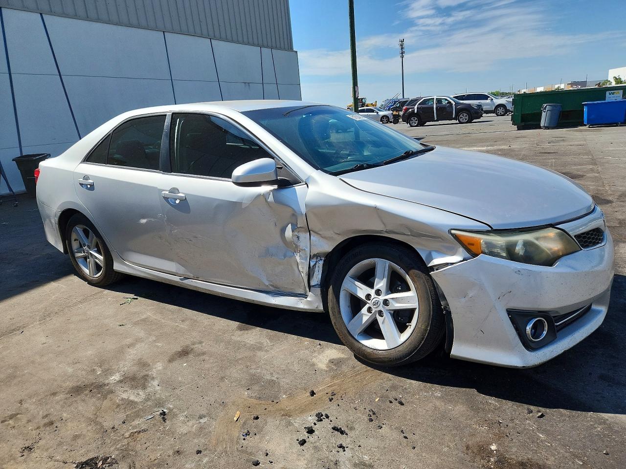2013 TOYOTA CAMRY SE photo 10