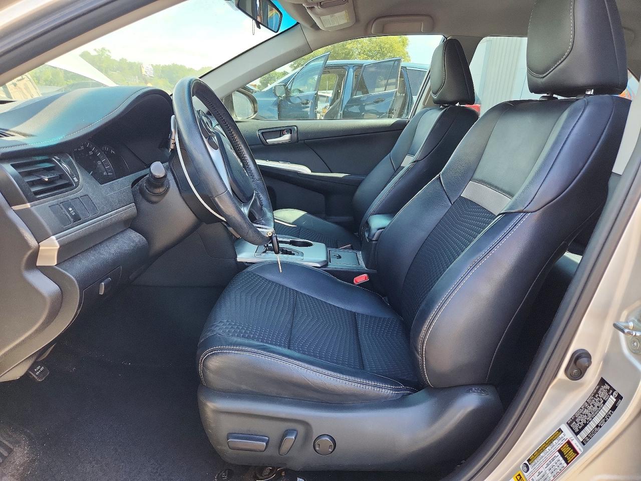 2013 TOYOTA CAMRY SE photo 19