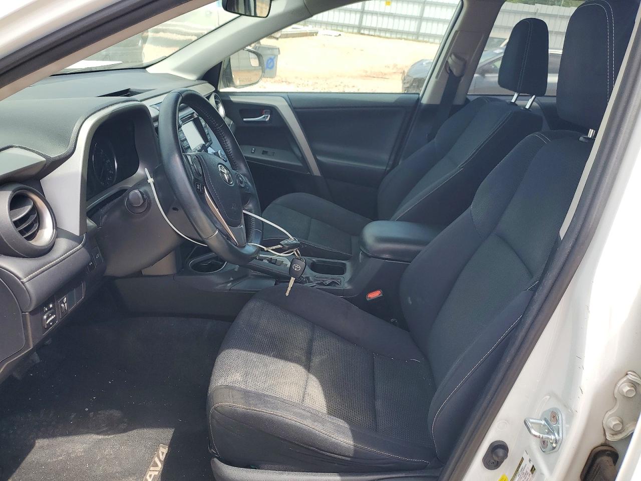 2016 TOYOTA RAV4 XLE photo 19