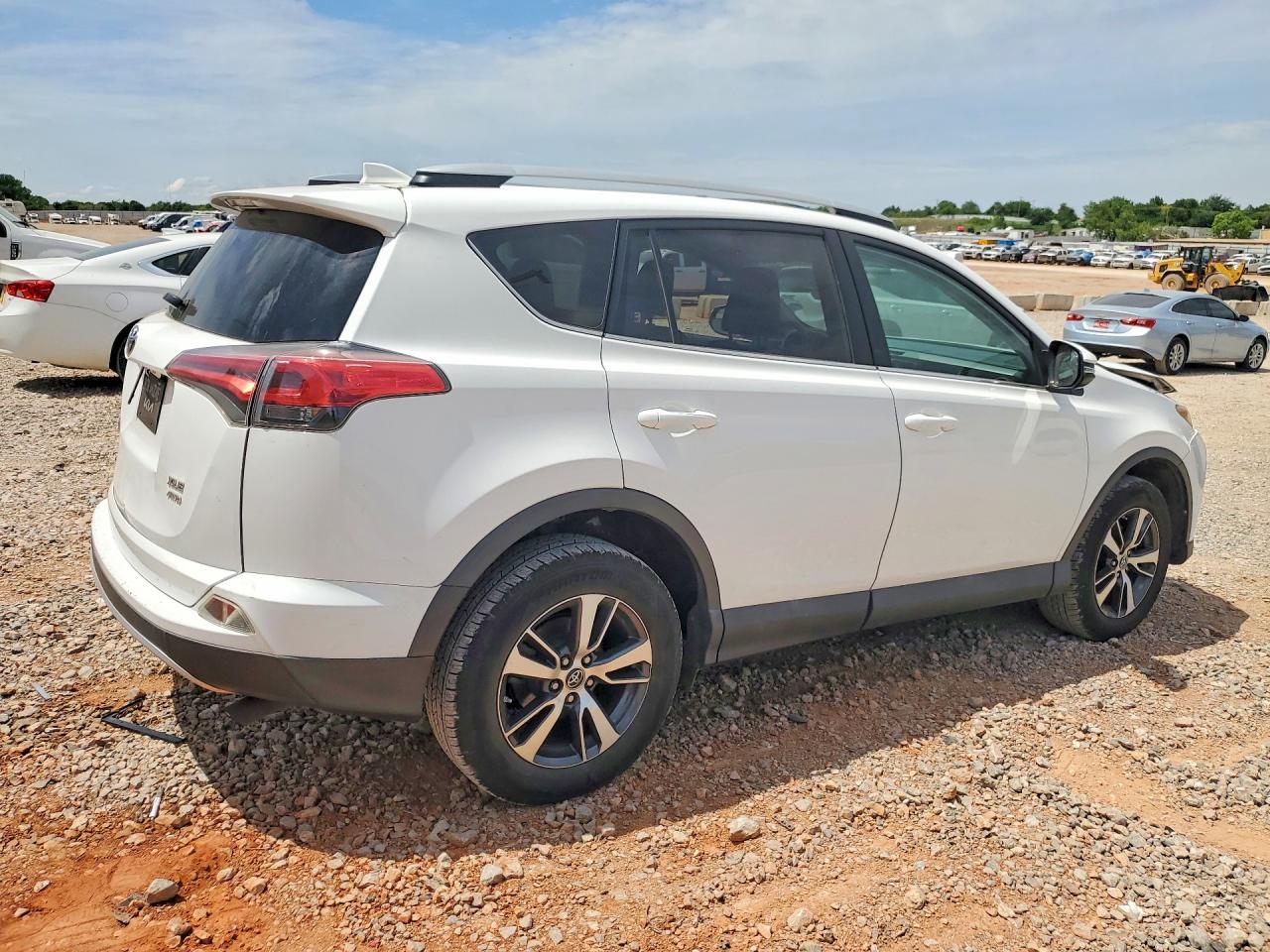 2016 TOYOTA RAV4 XLE photo 7