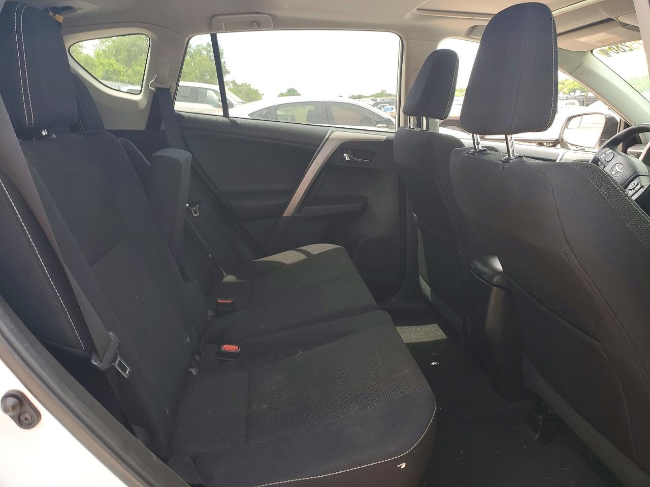 2016 TOYOTA RAV4 XLE photo 31