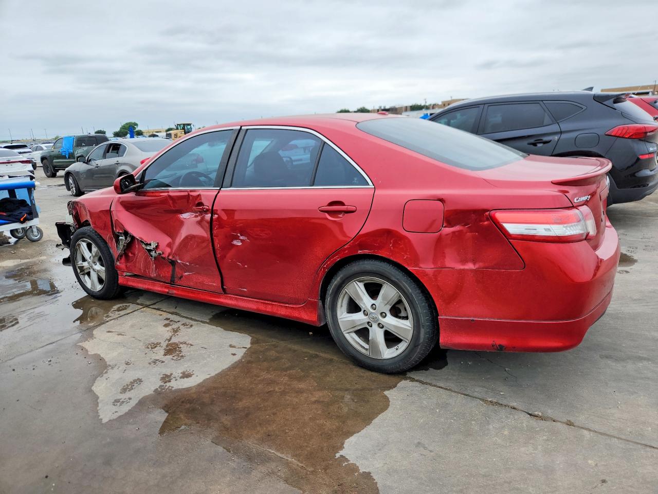 2010 TOYOTA CAMRY SE photo 4