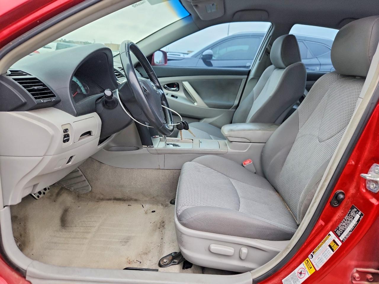 2010 TOYOTA CAMRY SE photo 19