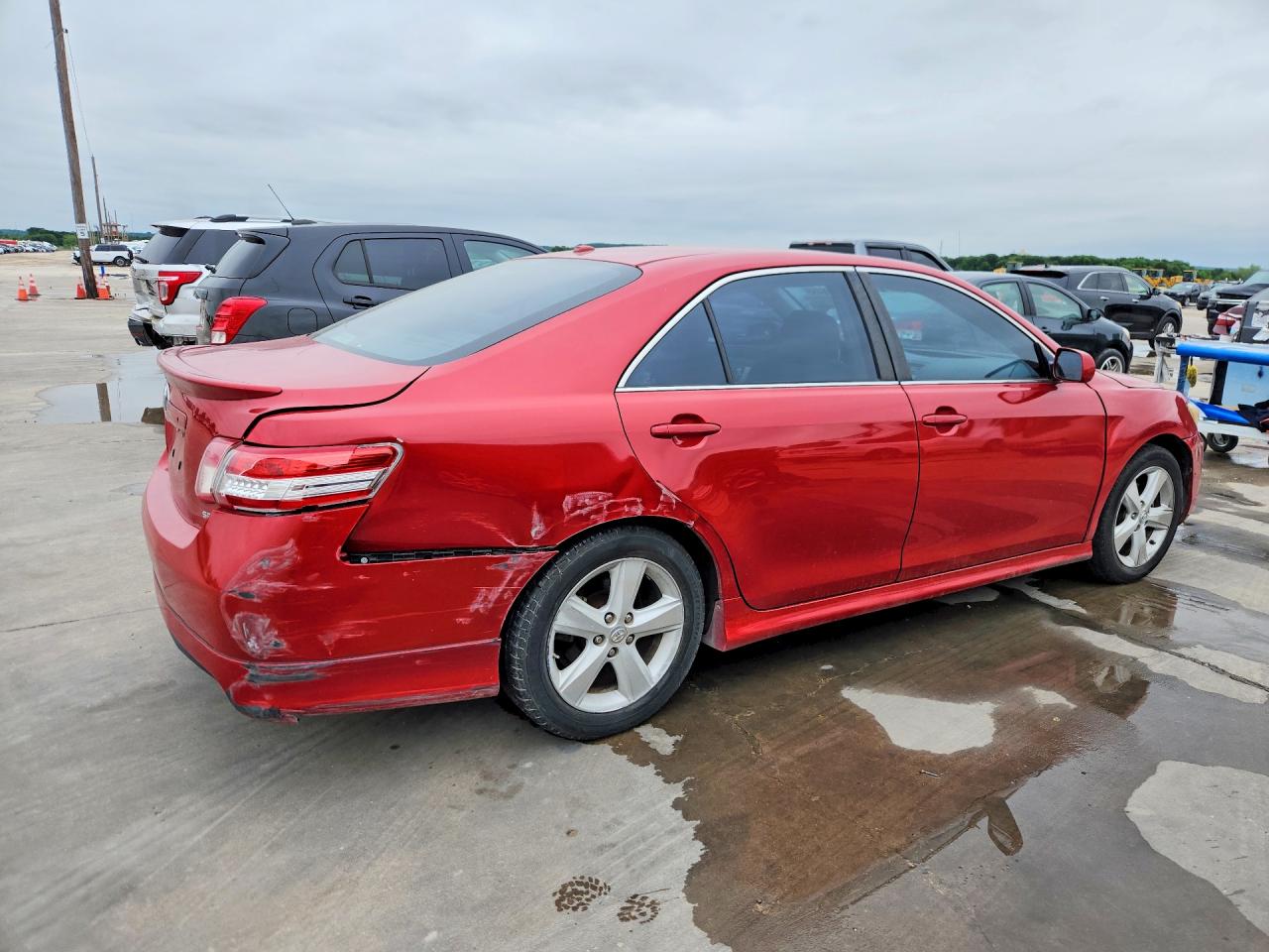2010 TOYOTA CAMRY SE photo 7