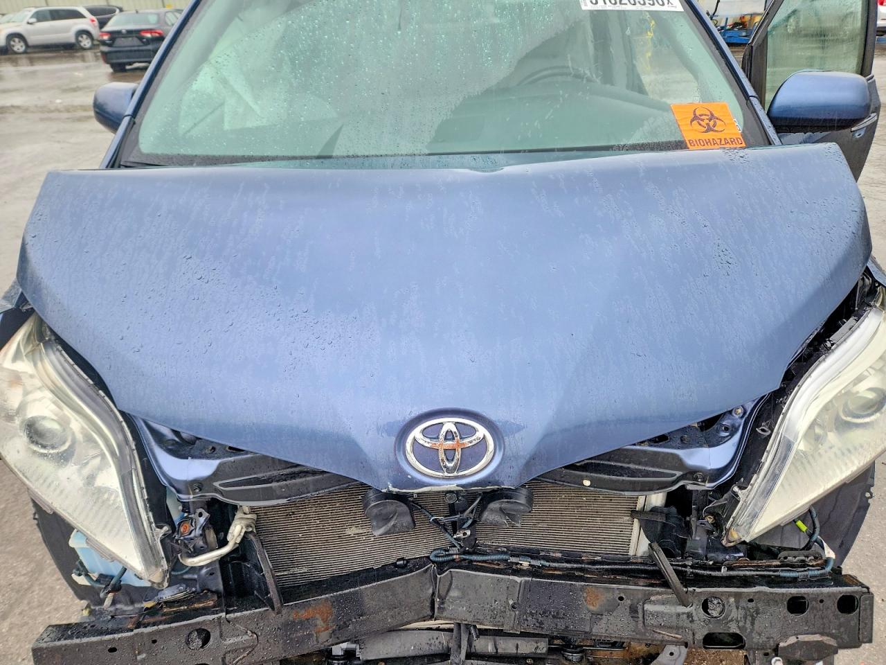 2017 TOYOTA SIENNA XLE PREMIUM 7-PASSENGER photo 23