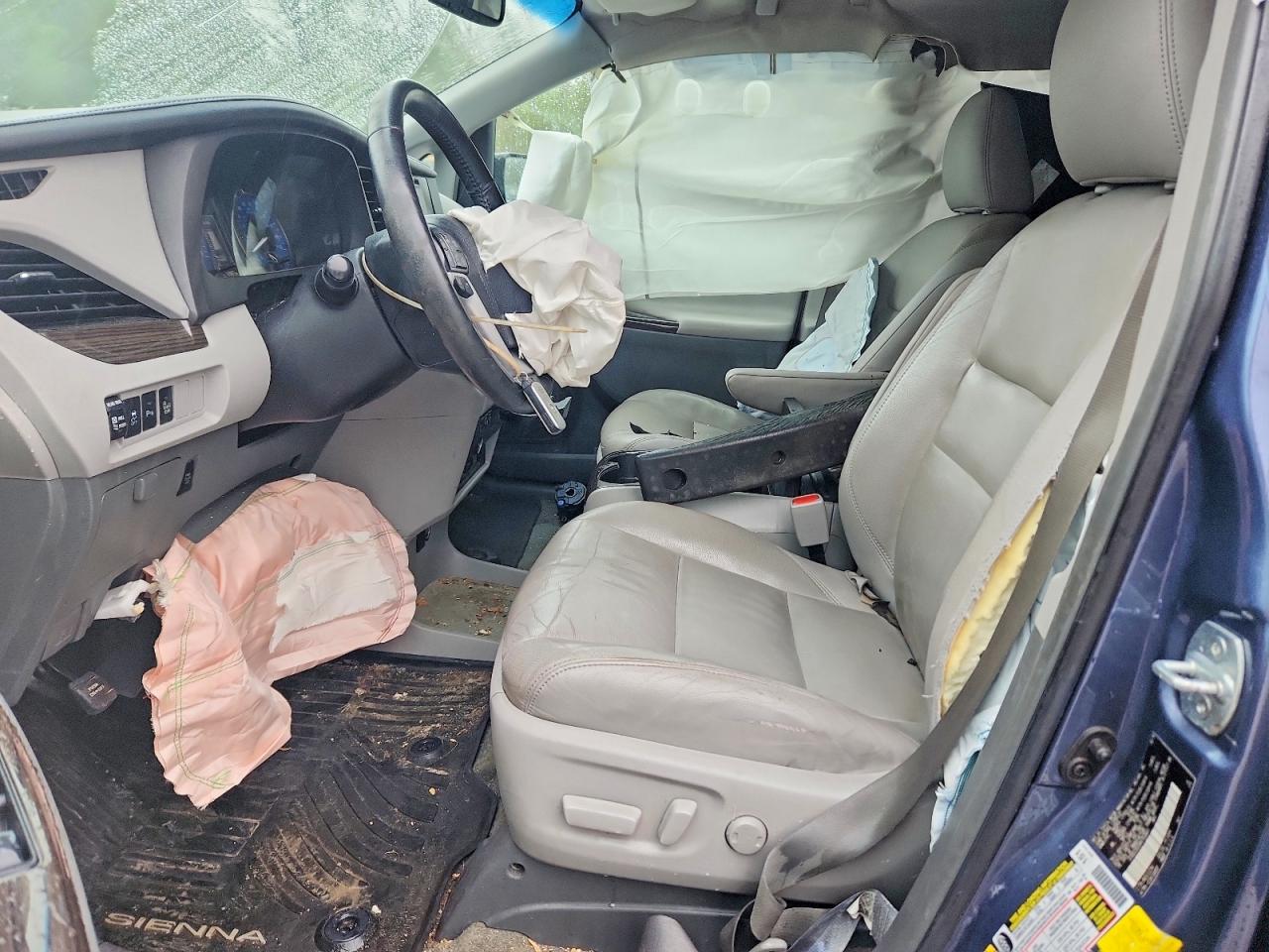 2017 TOYOTA SIENNA XLE PREMIUM 7-PASSENGER photo 13