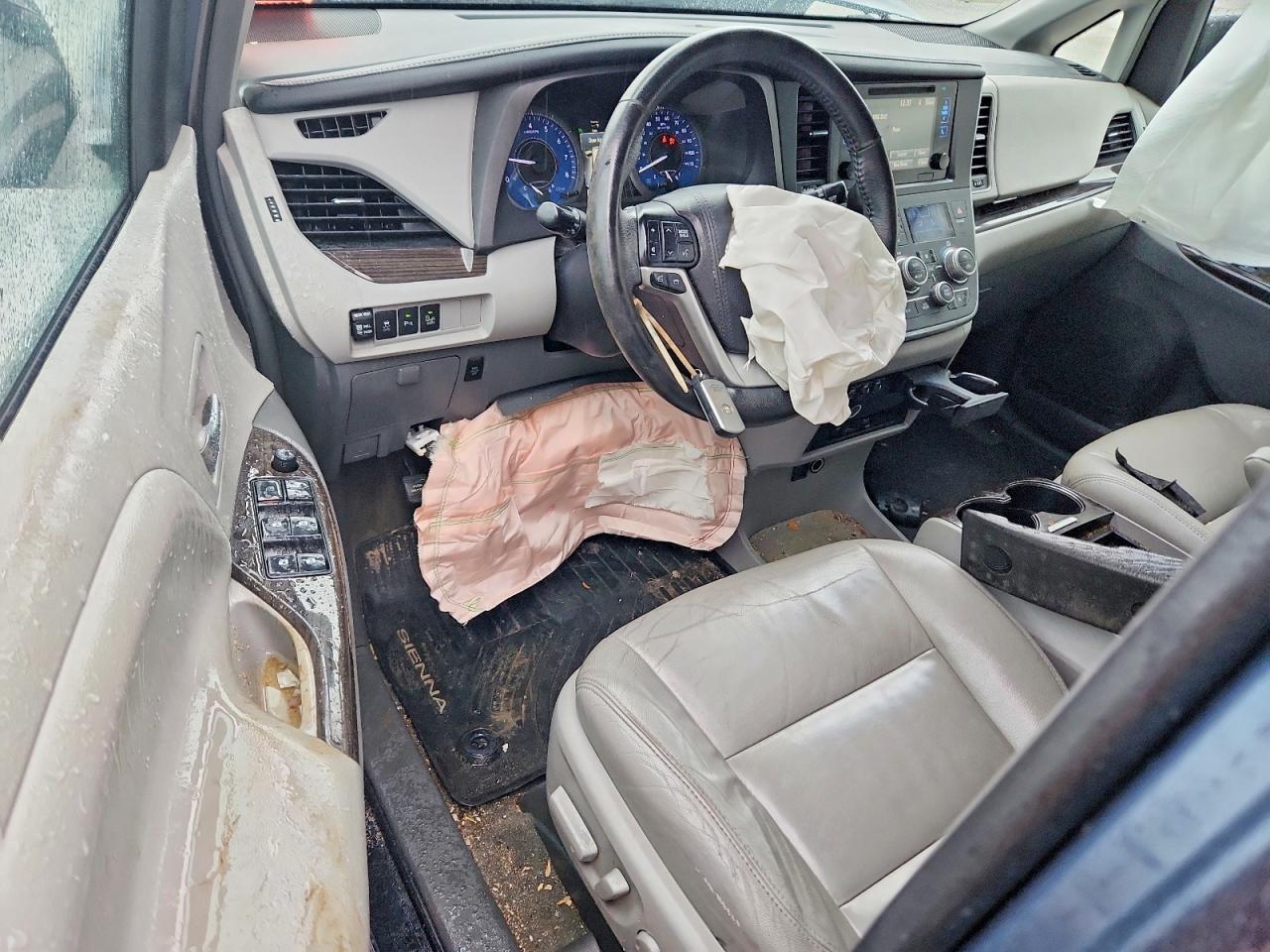 2017 TOYOTA SIENNA XLE PREMIUM 7-PASSENGER photo 15