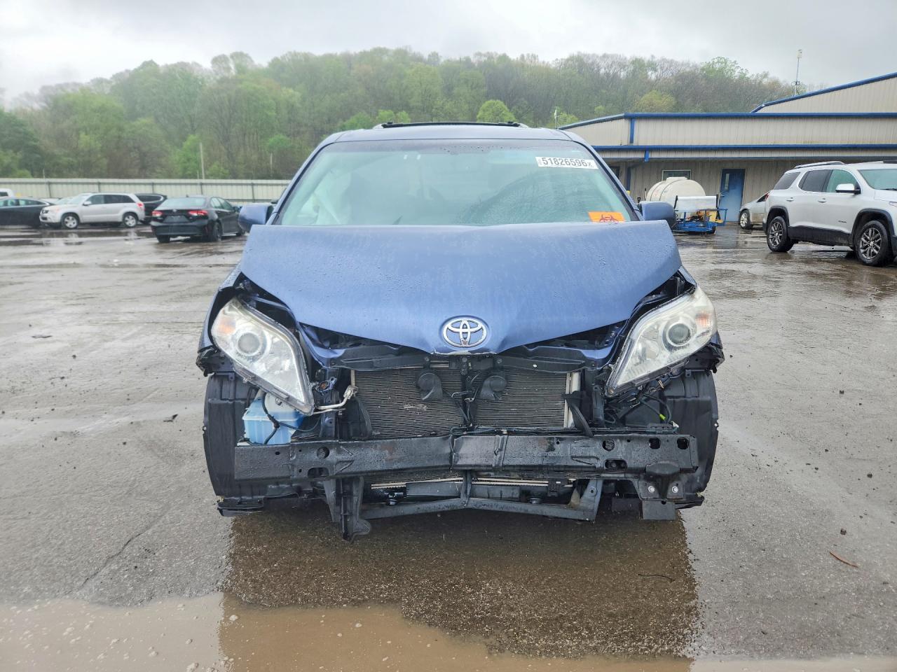 2017 TOYOTA SIENNA XLE PREMIUM 7-PASSENGER photo 9