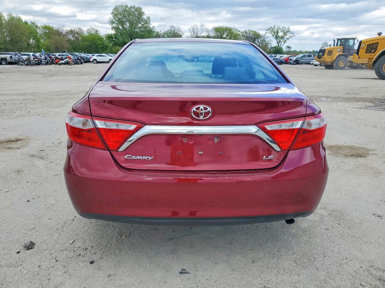 2016 TOYOTA CAMRY LE photo 6