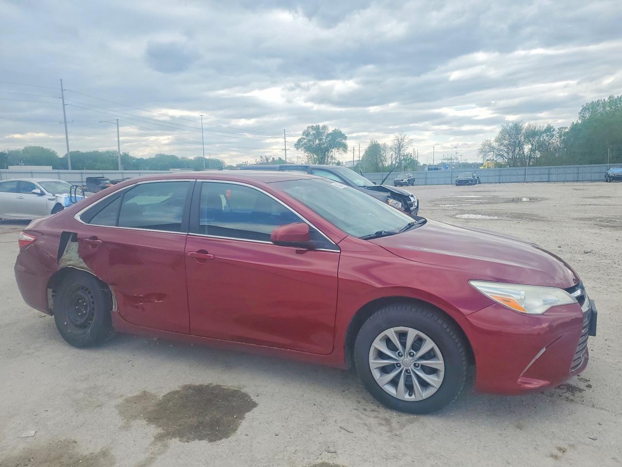 2016 TOYOTA CAMRY LE photo 4