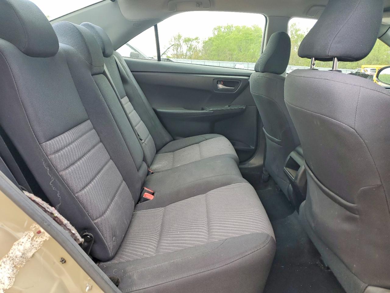2016 TOYOTA CAMRY LE photo 10