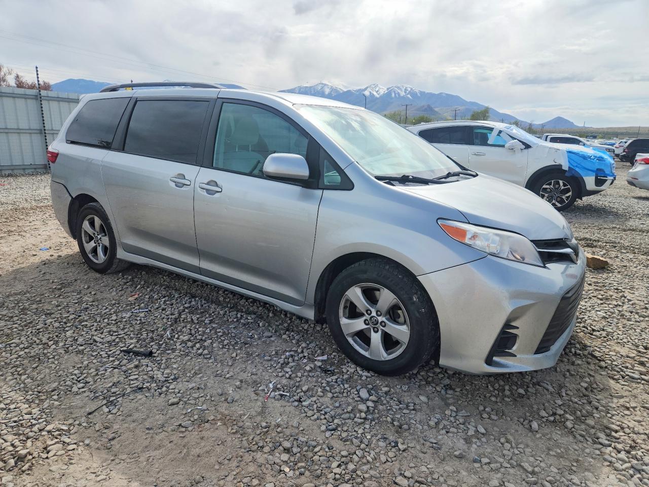 2020 TOYOTA SIENNA LE photo 7