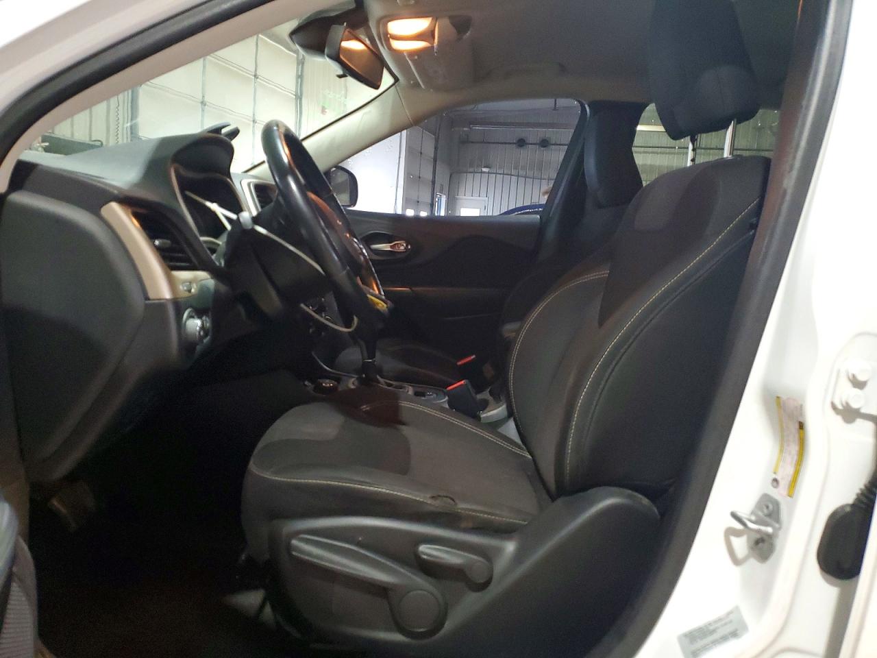 2015 JEEP CHEROKEE LATITUDE photo 13