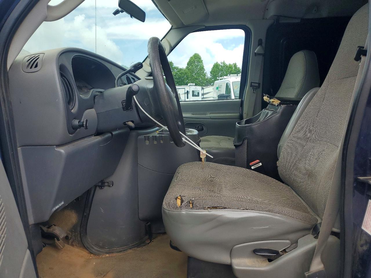 2004 FORD ECONOLINE E250 VAN photo 19