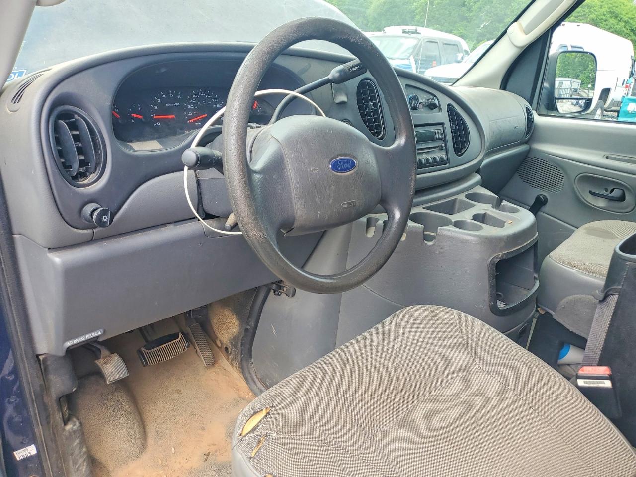 2004 FORD ECONOLINE E250 VAN photo 22