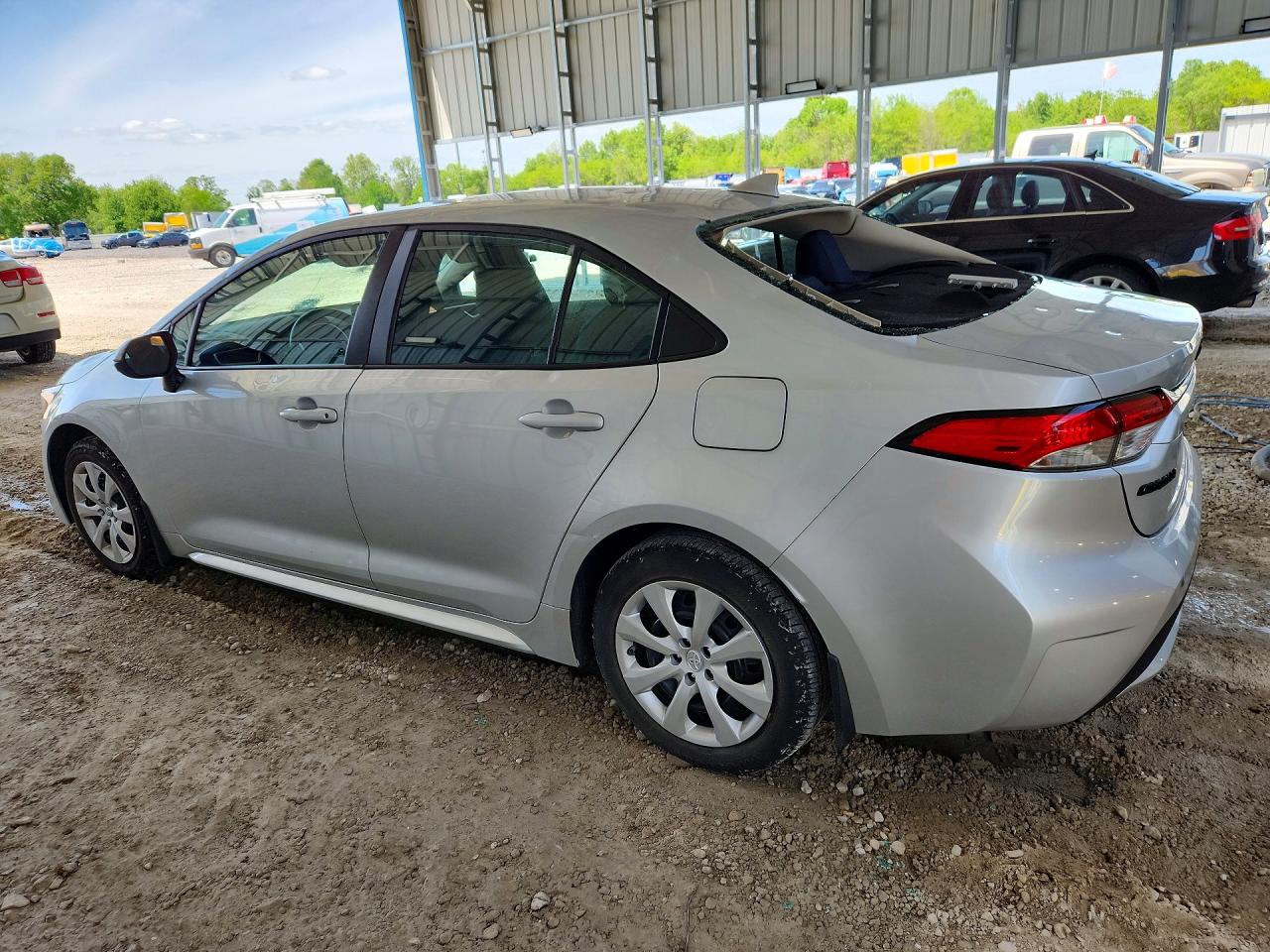 2022 TOYOTA COROLLA LE photo 2