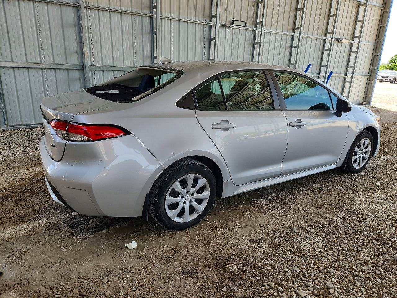 2022 TOYOTA COROLLA LE photo 3