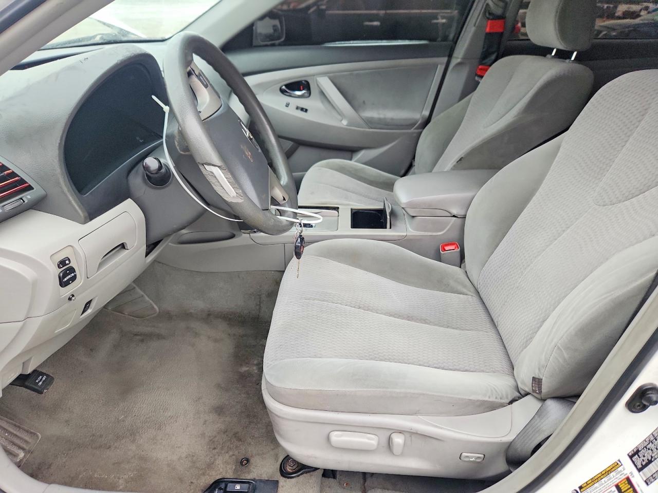 2011 TOYOTA CAMRY LE photo 13