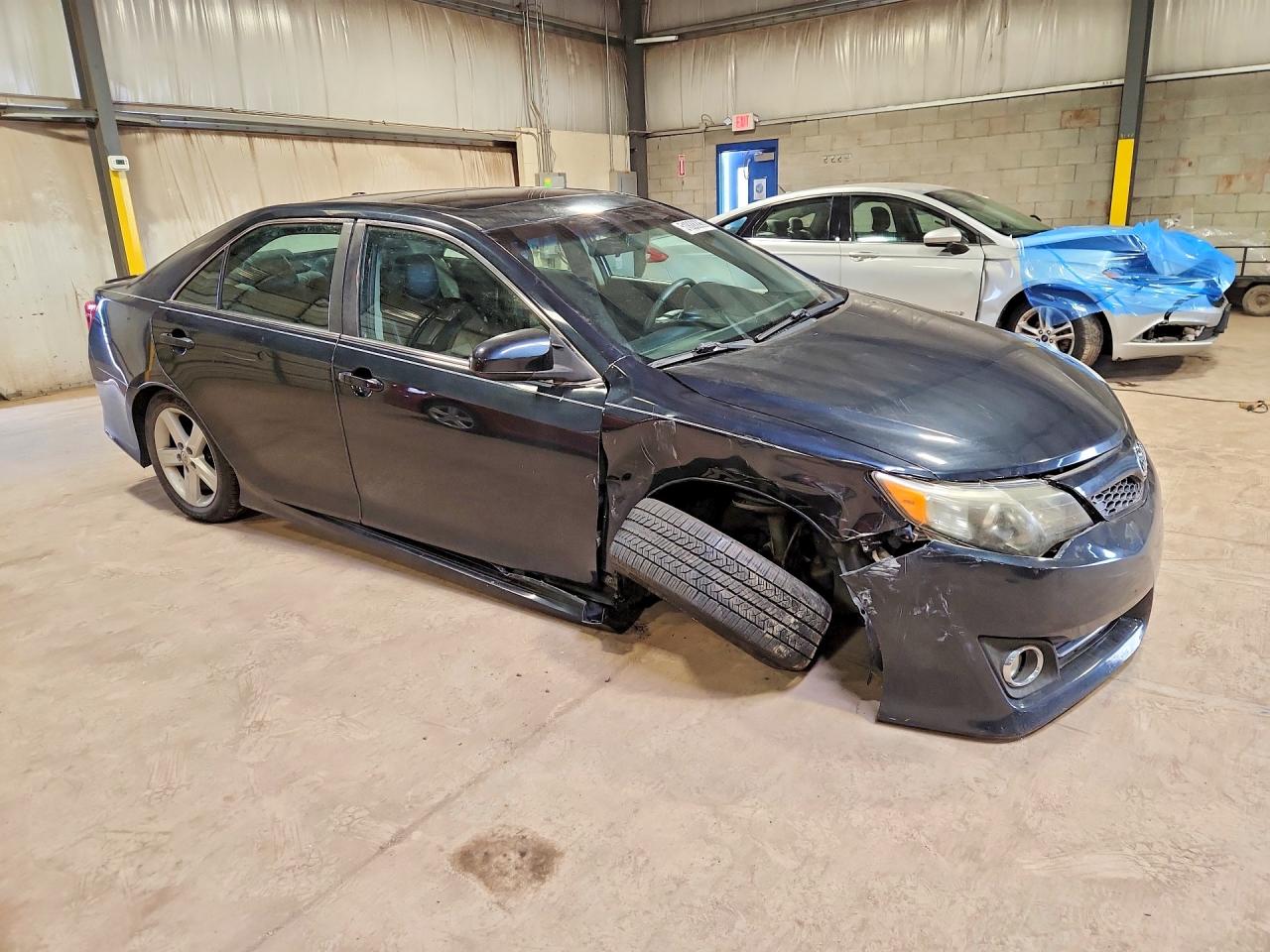 2012 TOYOTA CAMRY SE photo 4