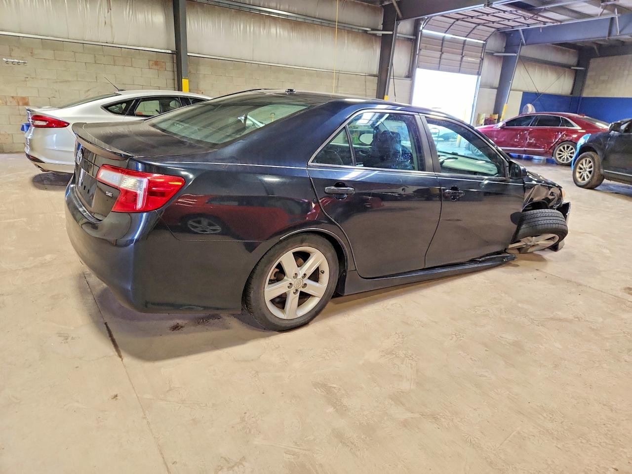 2012 TOYOTA CAMRY SE photo 3