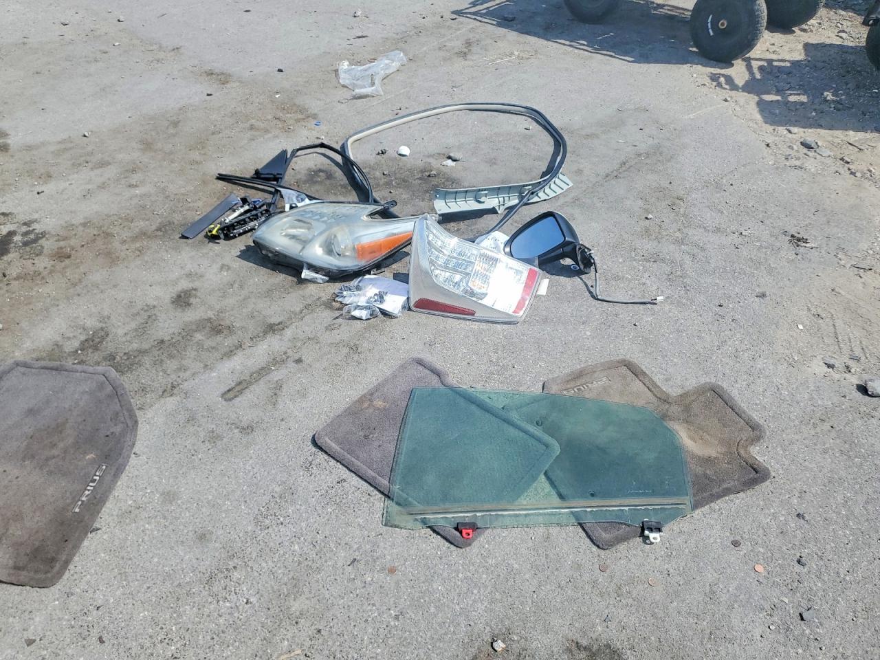 2011 TOYOTA PRIUS TWO photo 34