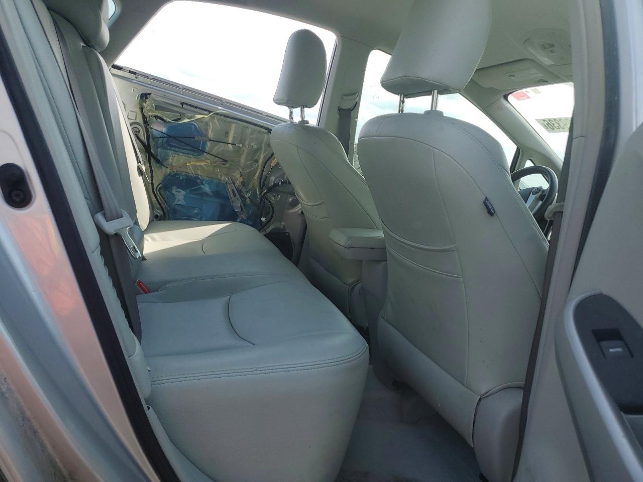 2011 TOYOTA PRIUS TWO photo 28