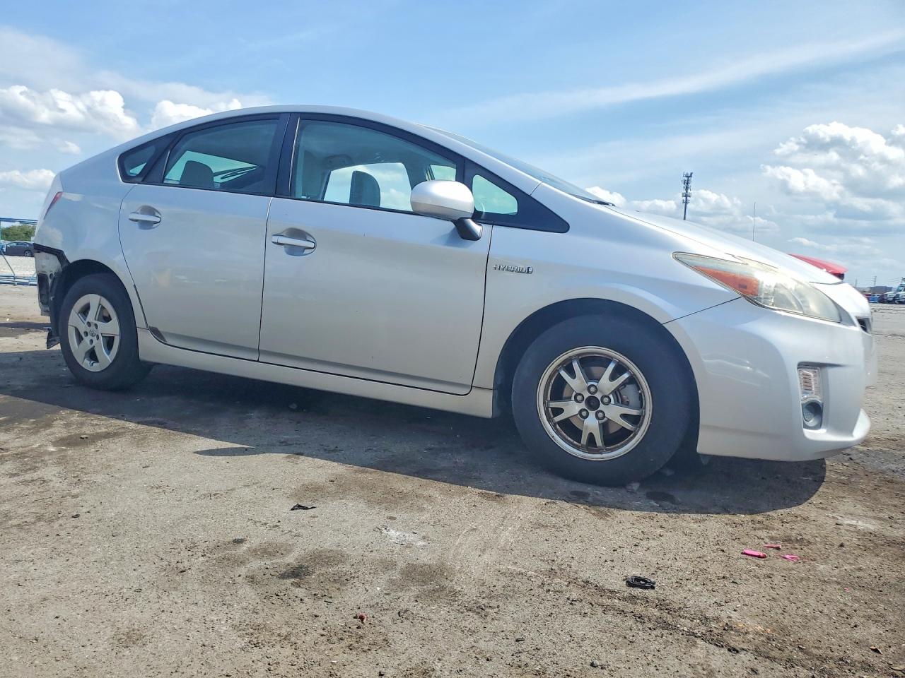 2011 TOYOTA PRIUS TWO photo 10