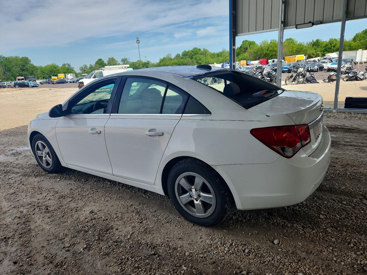 2015 CHEVROLET CRUZE LT photo 2