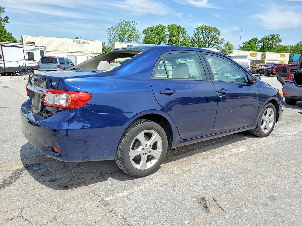 2012 TOYOTA COROLLA LE photo 3