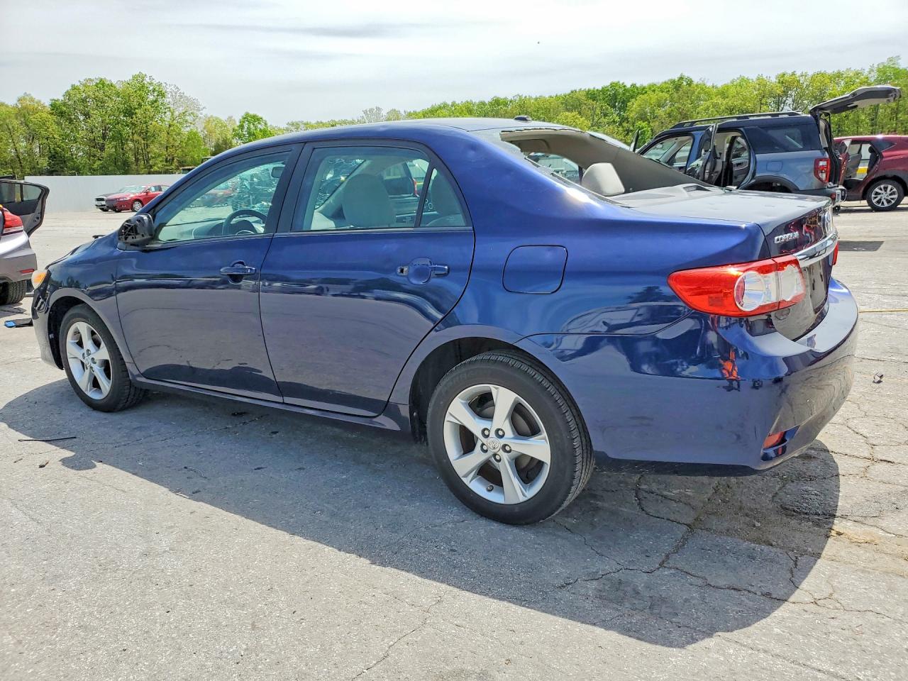 2012 TOYOTA COROLLA LE photo 2