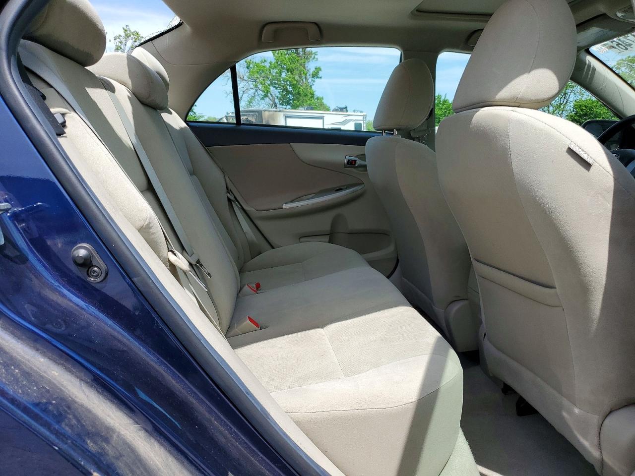 2012 TOYOTA COROLLA LE photo 10