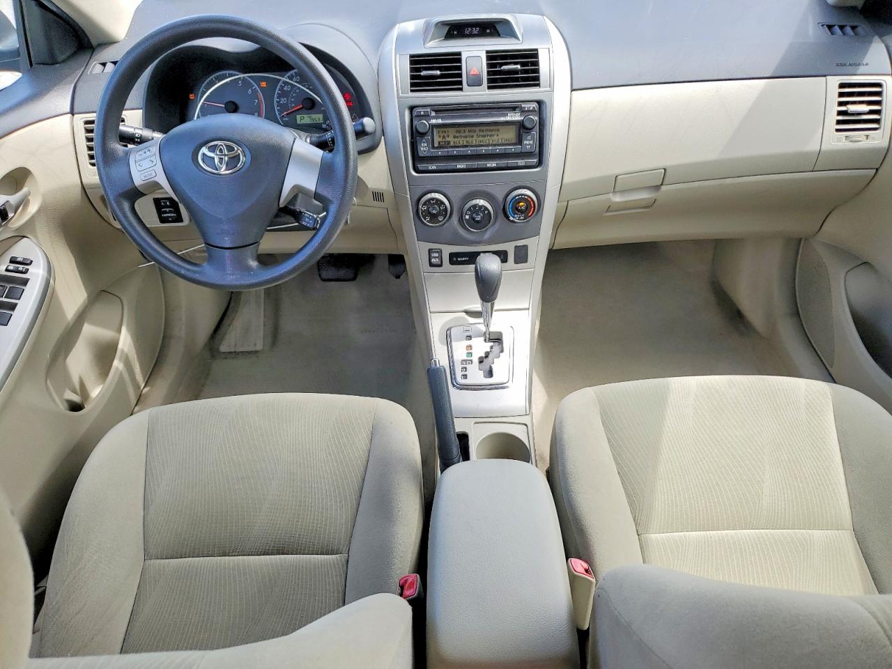 2012 TOYOTA COROLLA LE photo 8