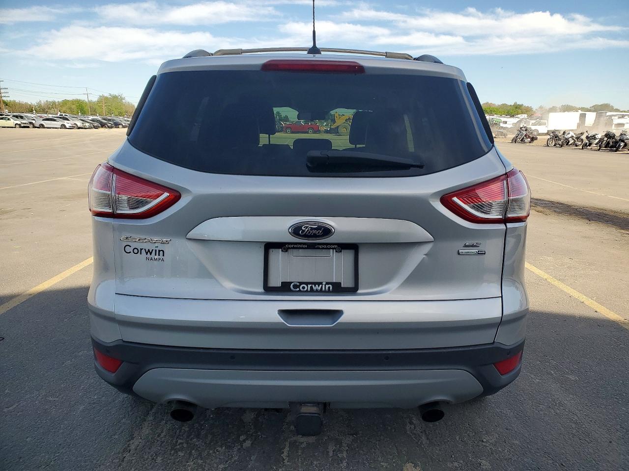 2016 FORD ESCAPE SE photo 11