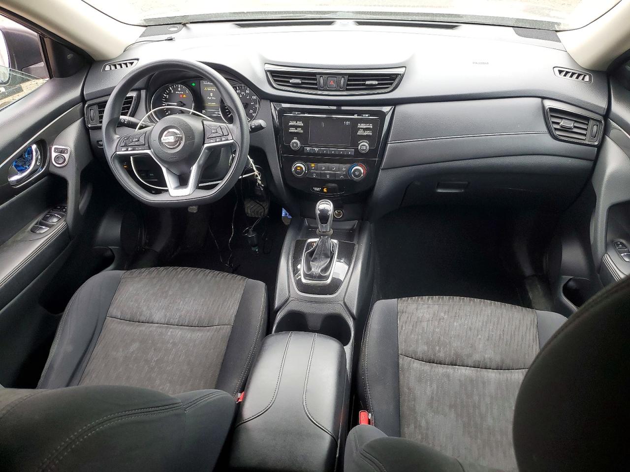 2017 NISSAN ROGUE SV photo 8