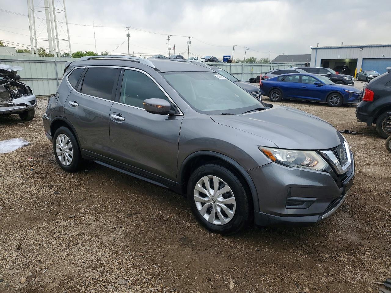 2017 NISSAN ROGUE SV photo 4