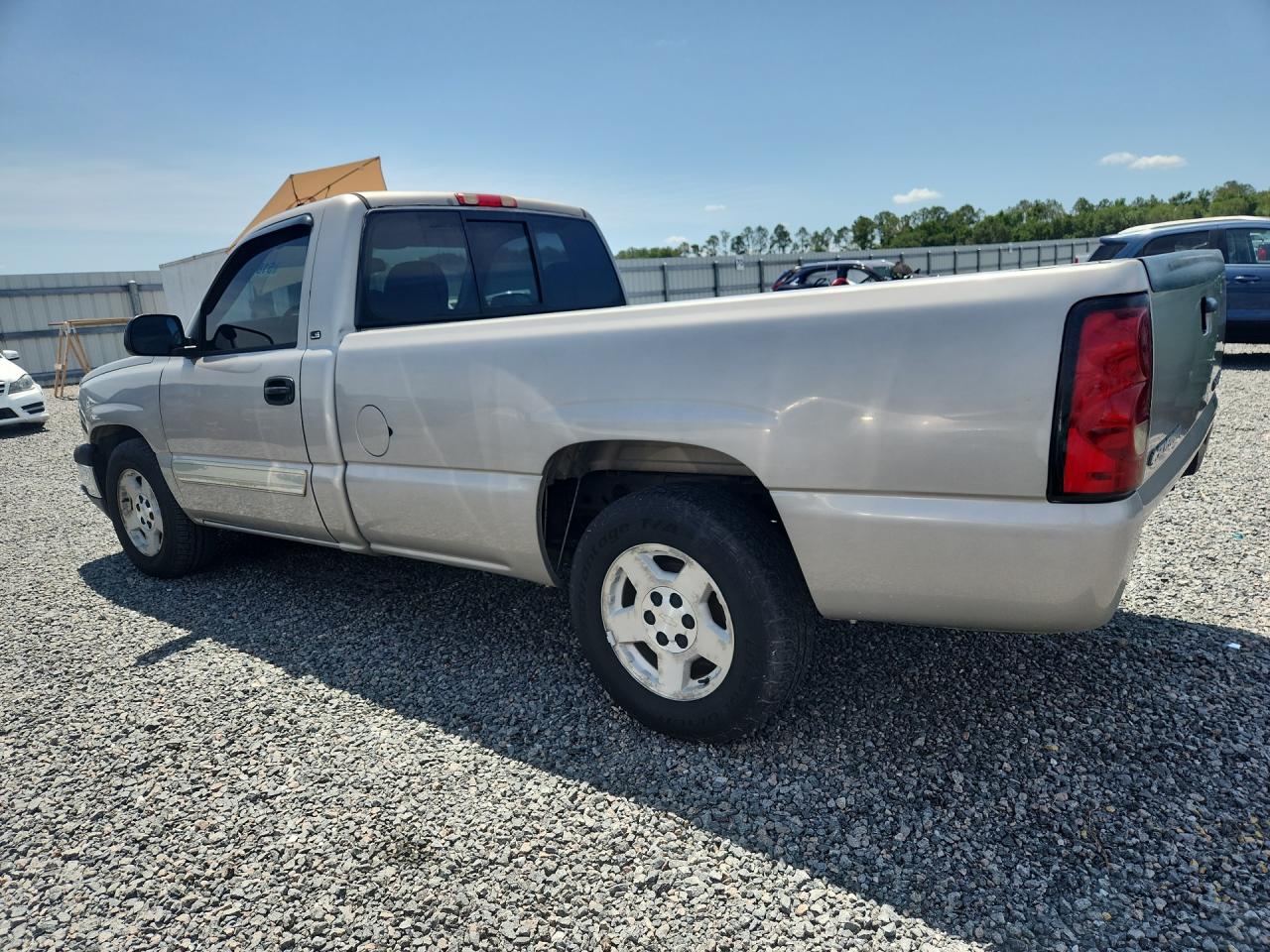 2005 CHEVROLET SILVERADO C1500 photo 3