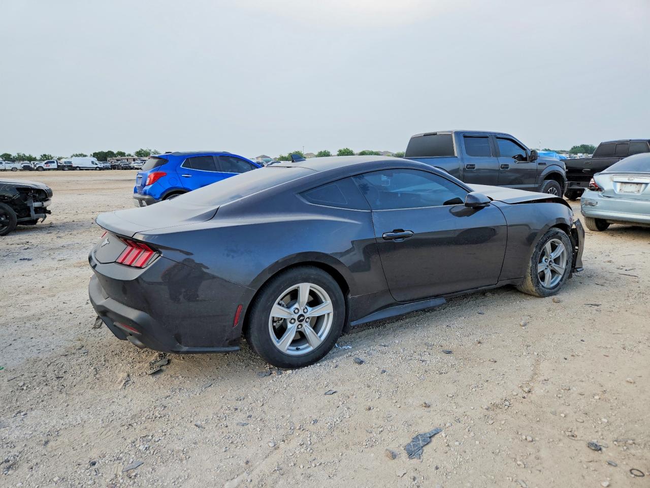 2024 FORD MUSTANG photo 5