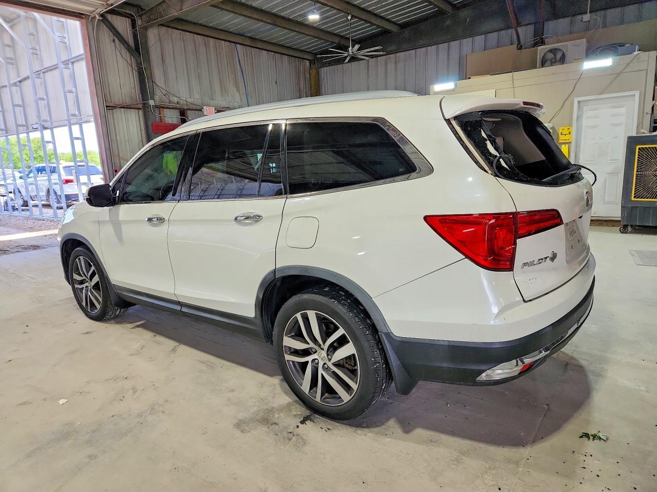 2016 HONDA PILOT ELITE photo 3