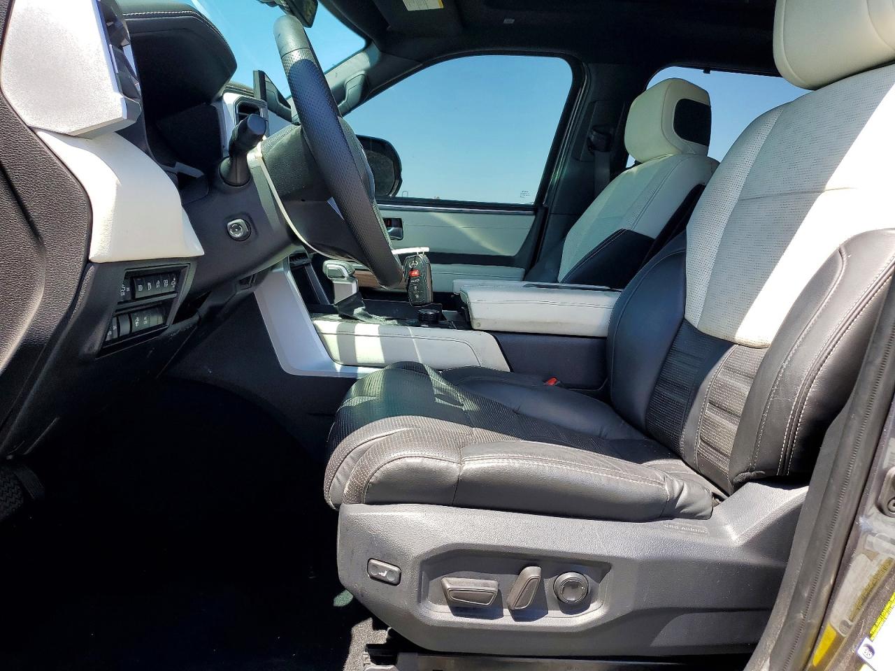 2024 TOYOTA TUNDRA photo 19