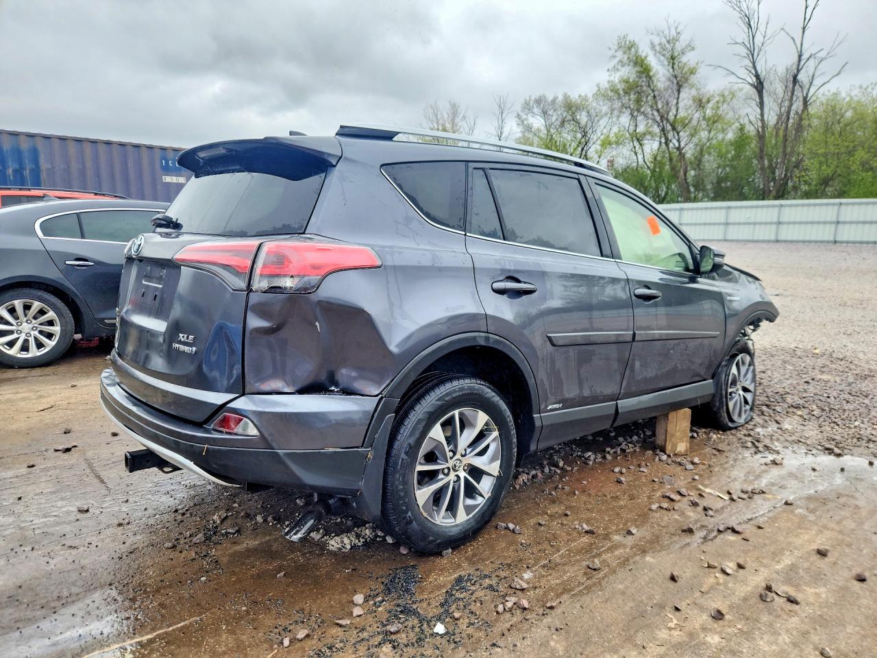 2016 TOYOTA RAV4 HV XLE photo 7