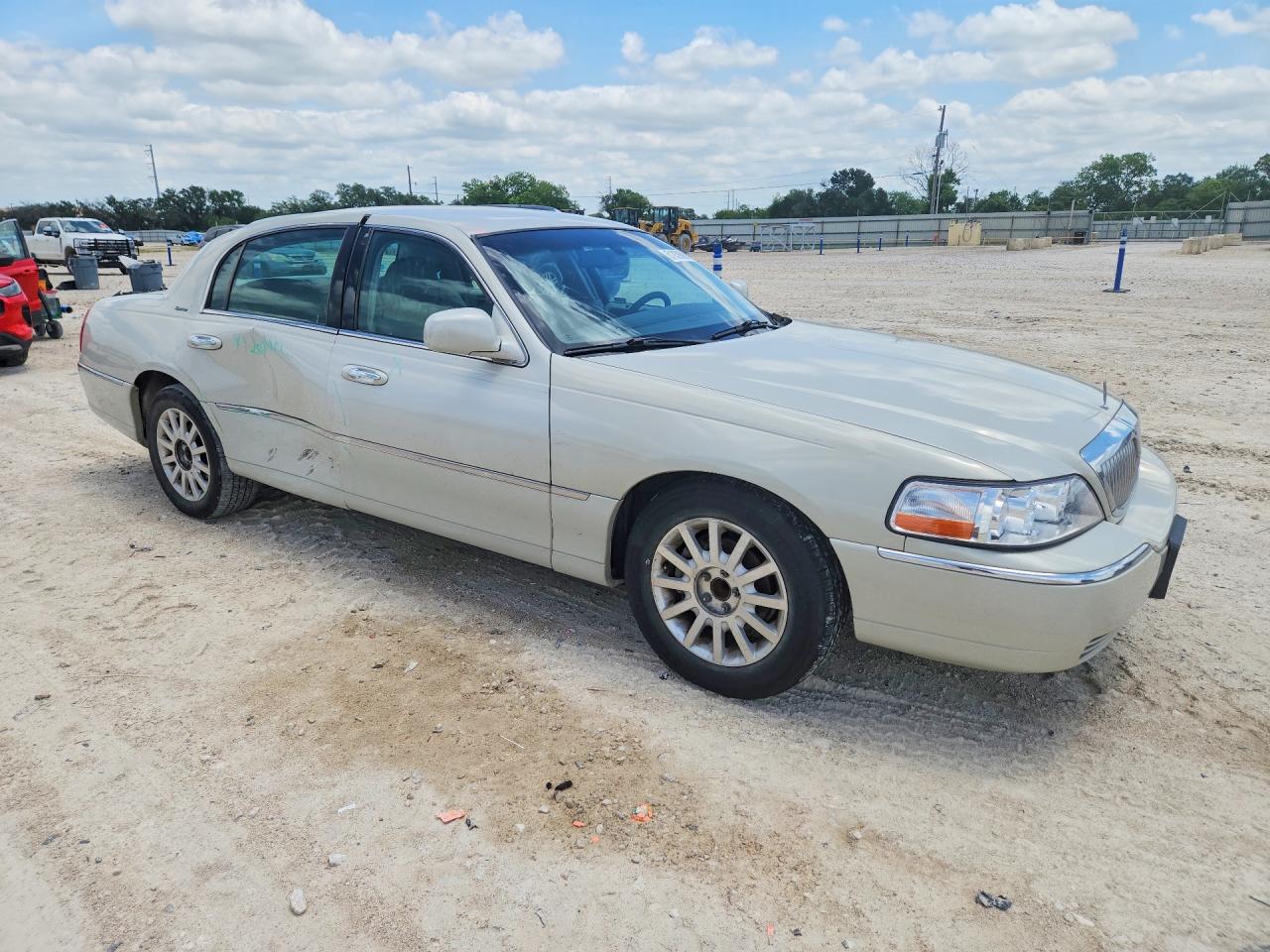2007 LINCOLN TOWN CAR SIGNATURE photo 7