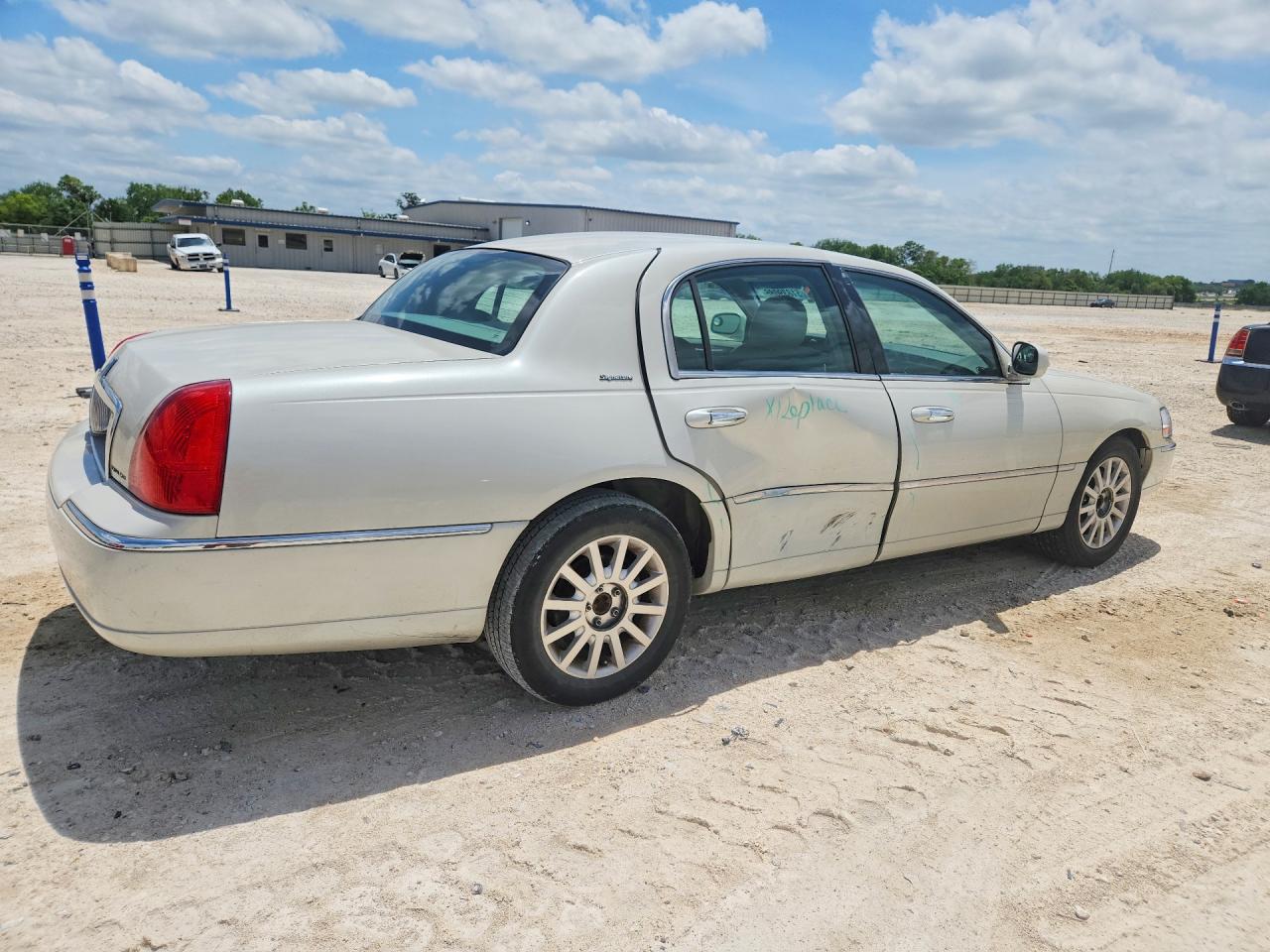 2007 LINCOLN TOWN CAR SIGNATURE photo 5
