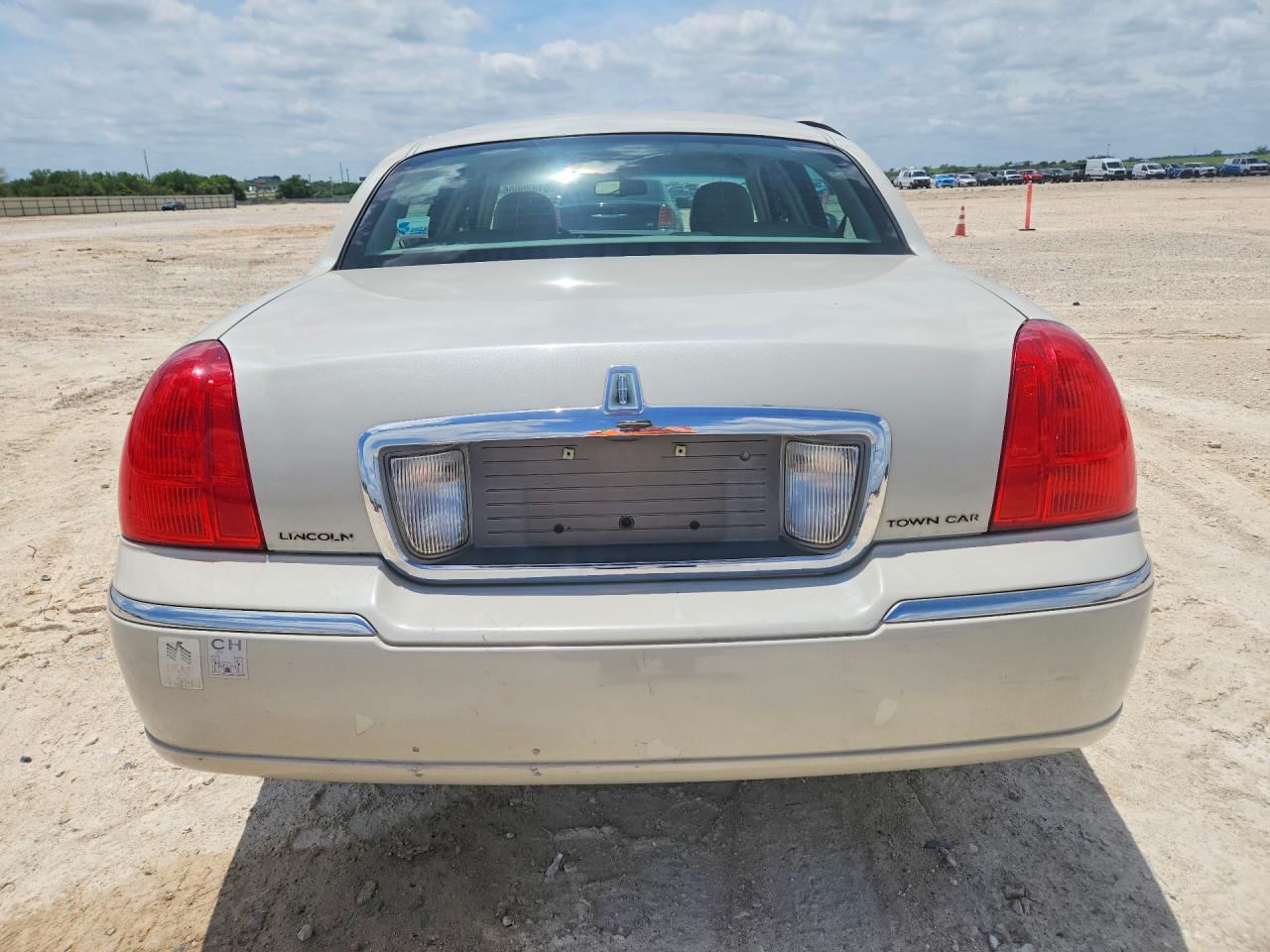 2007 LINCOLN TOWN CAR SIGNATURE photo 11
