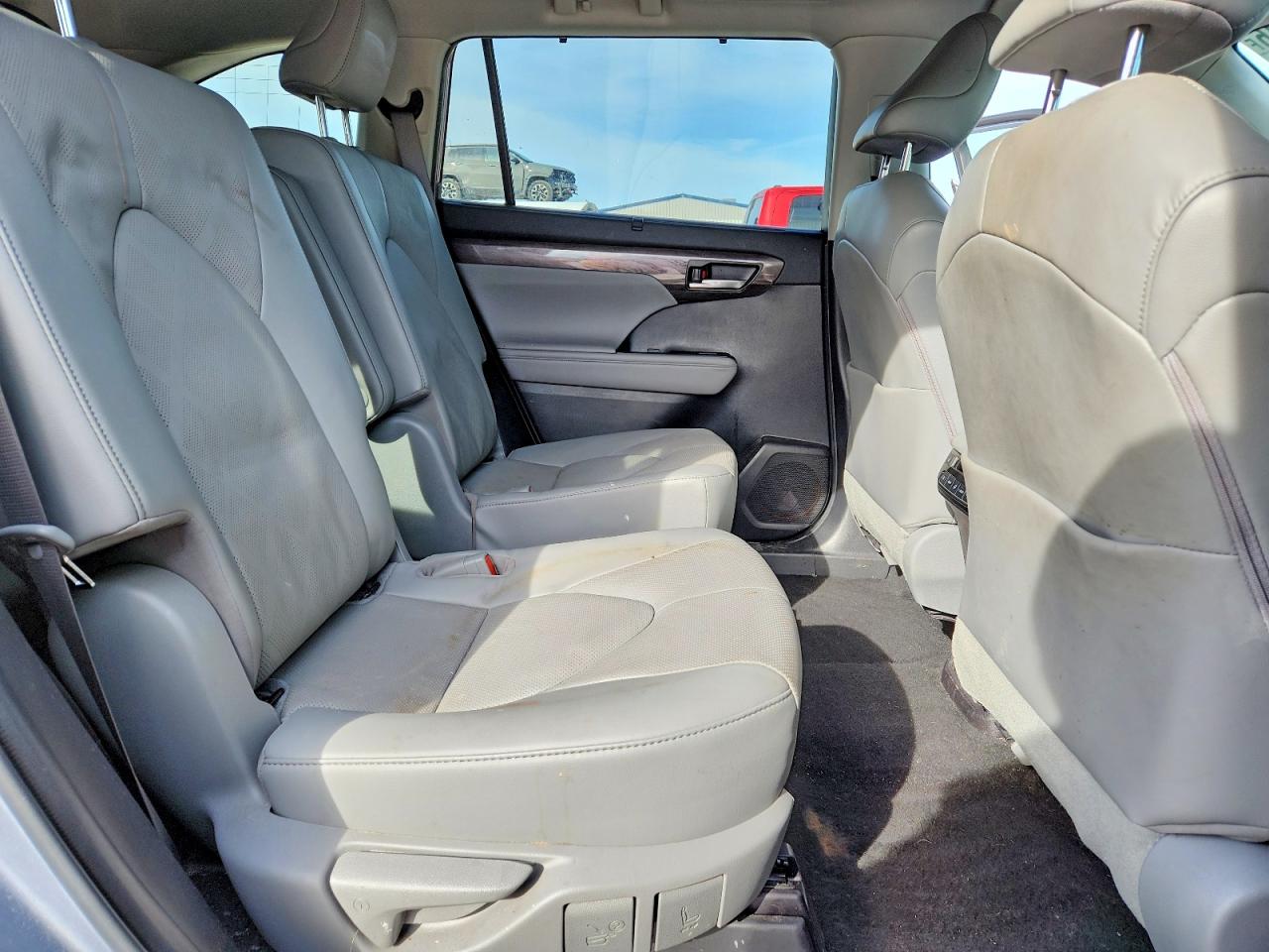 2022 TOYOTA HIGHLANDER PLATINUM photo 11