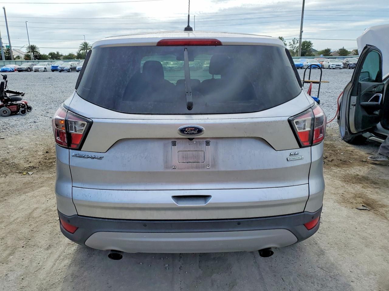 2017 FORD ESCAPE SE photo 11