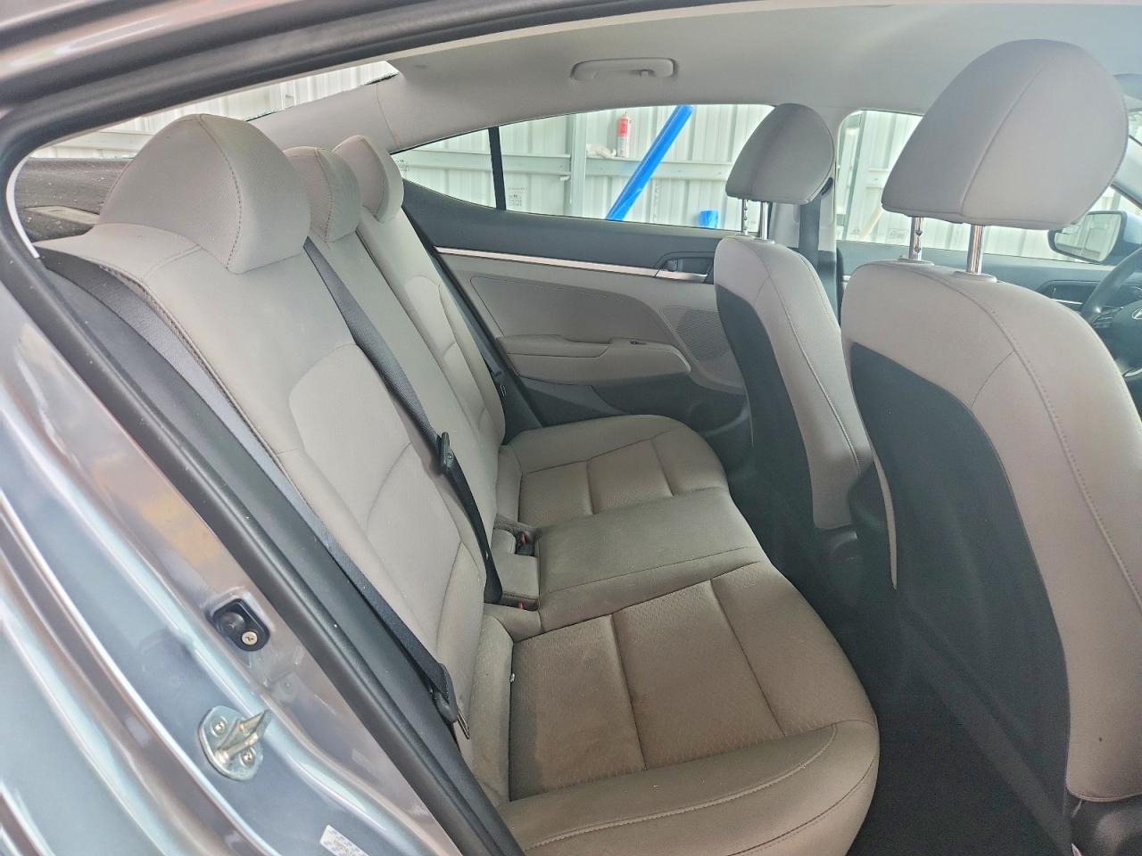 2019 HYUNDAI ELANTRA SE photo 10