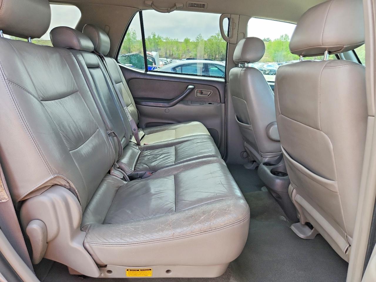 2004 TOYOTA SEQUOIA SR5 photo 31