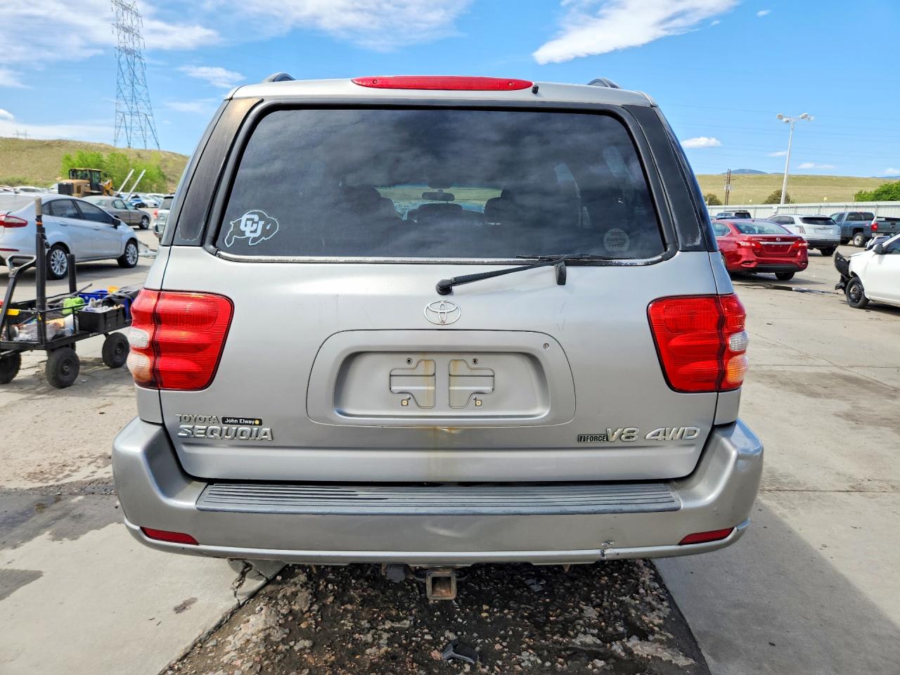 2004 TOYOTA SEQUOIA SR5 photo 16