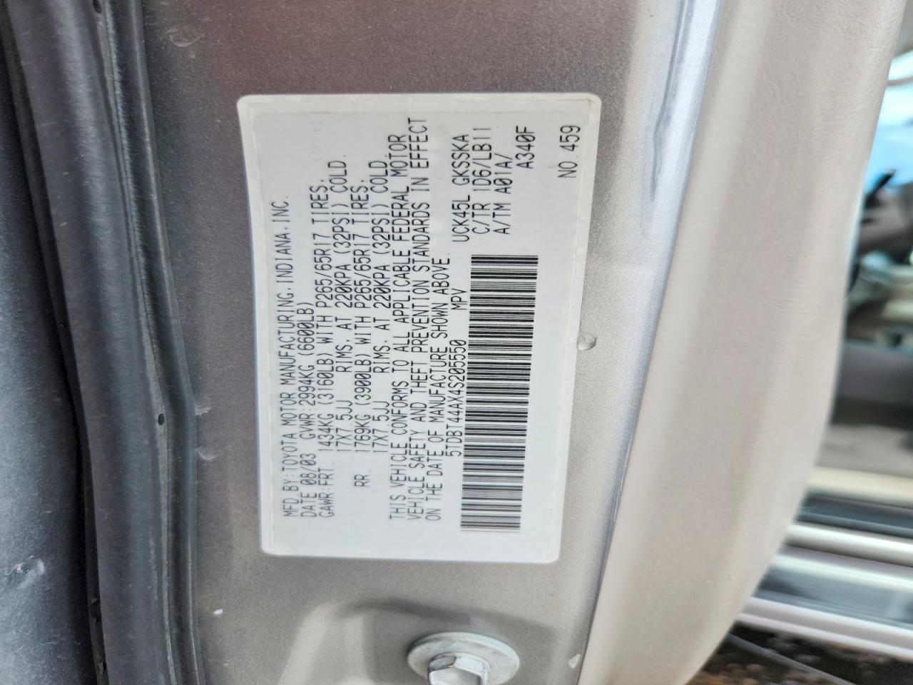 2004 TOYOTA SEQUOIA SR5 photo 40