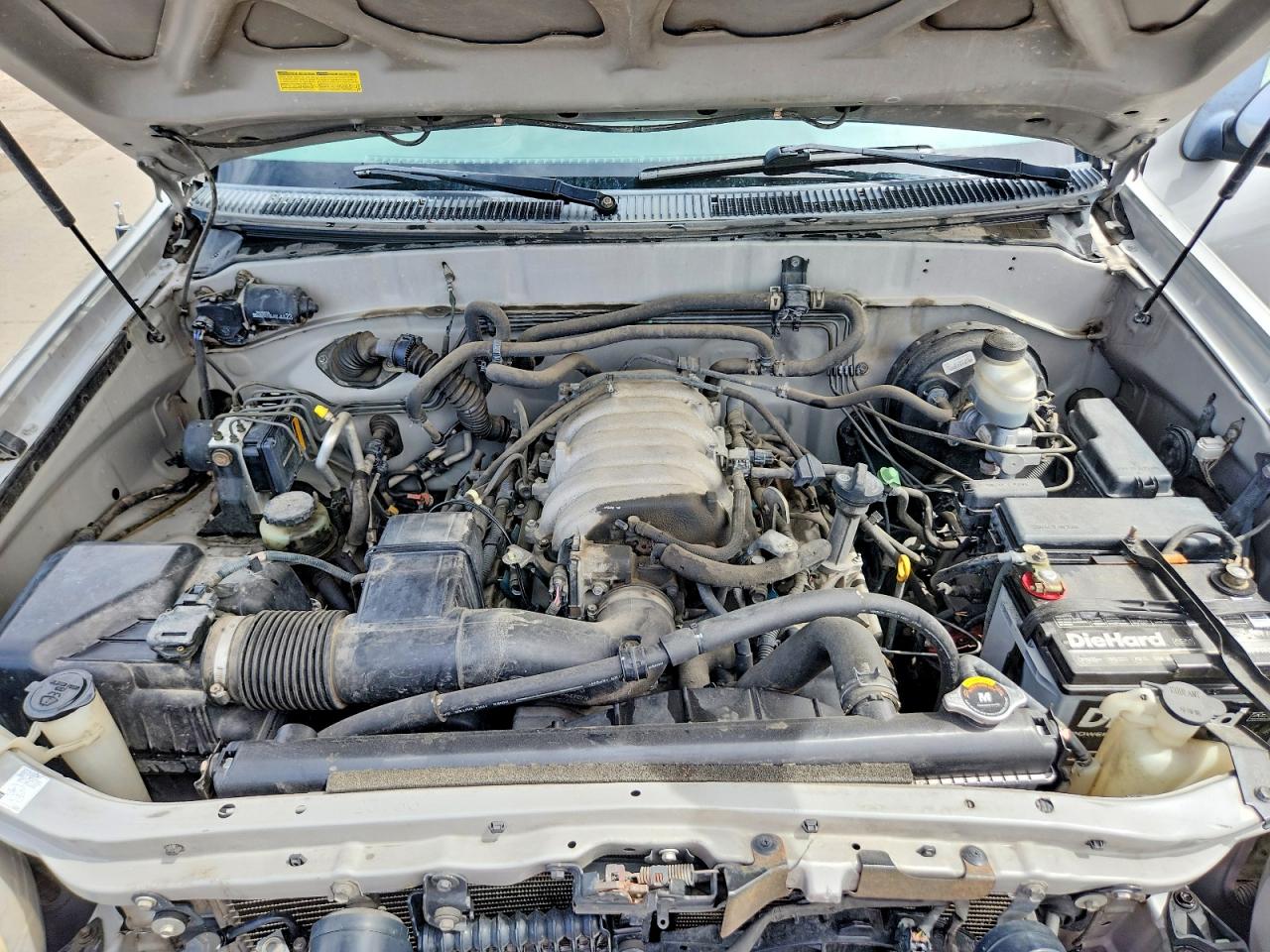 2004 TOYOTA SEQUOIA SR5 photo 34